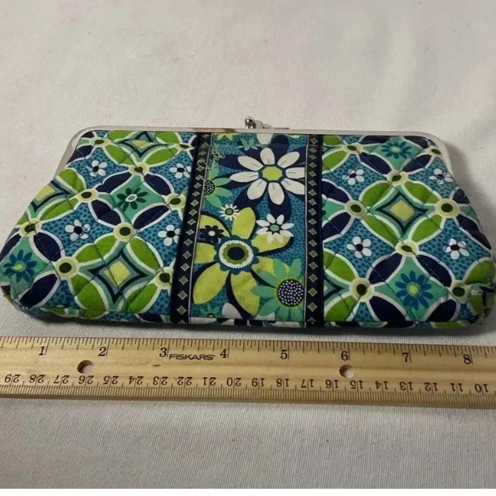 VERA BRADLEY RETIRED DAISY DAIDY PATTER DOUBLE KISS LOCK CLUTCH GRN BLUE - Picture 14 of 16